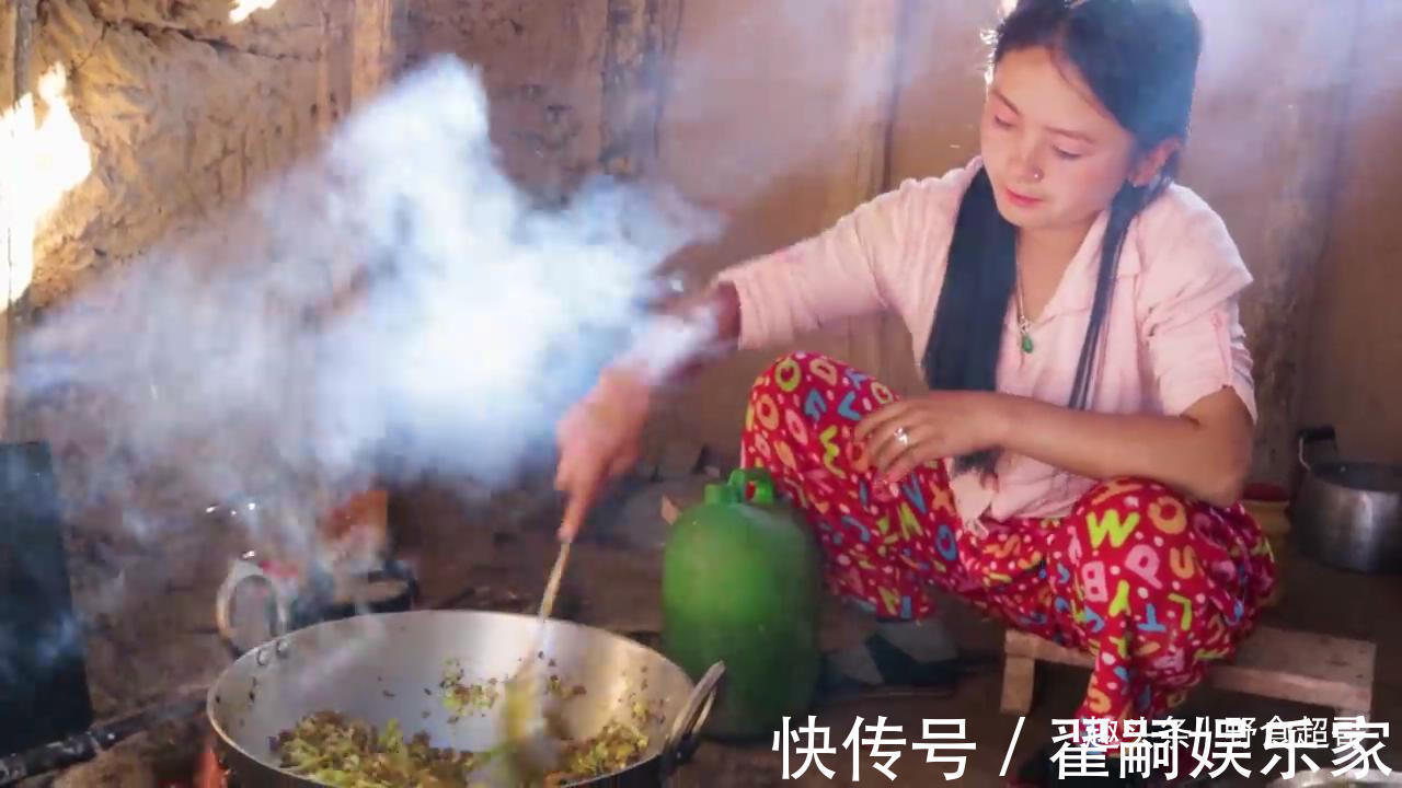 勺子|尼泊尔人不用筷子吃汤面,村长家的儿媳妇下厨,美女煮美食