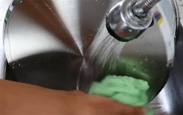 洗洁精|新买的蒸锅先别直接用，教你正确开锅和养锅，保证不发黄发黑