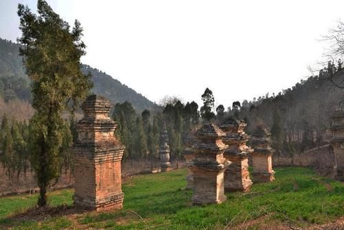 河南有一小众寺庙，坐拥1800年历史，门票免费游人如织