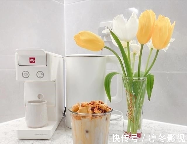 重装|住了三年的精装房重装,通铺地砖只刷大白、家具全扔93㎡干净利落