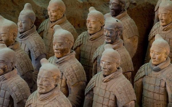 为什么兵马俑中间的土堆不能挖，里面有什么宝贝