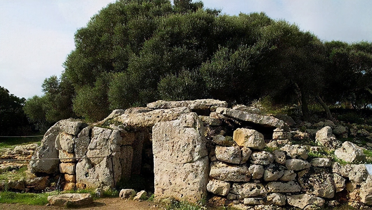 专家们&赵卿墓中发现虎形灶,虎形灶不稀奇,为何最珍贵的是不起眼的烟囱