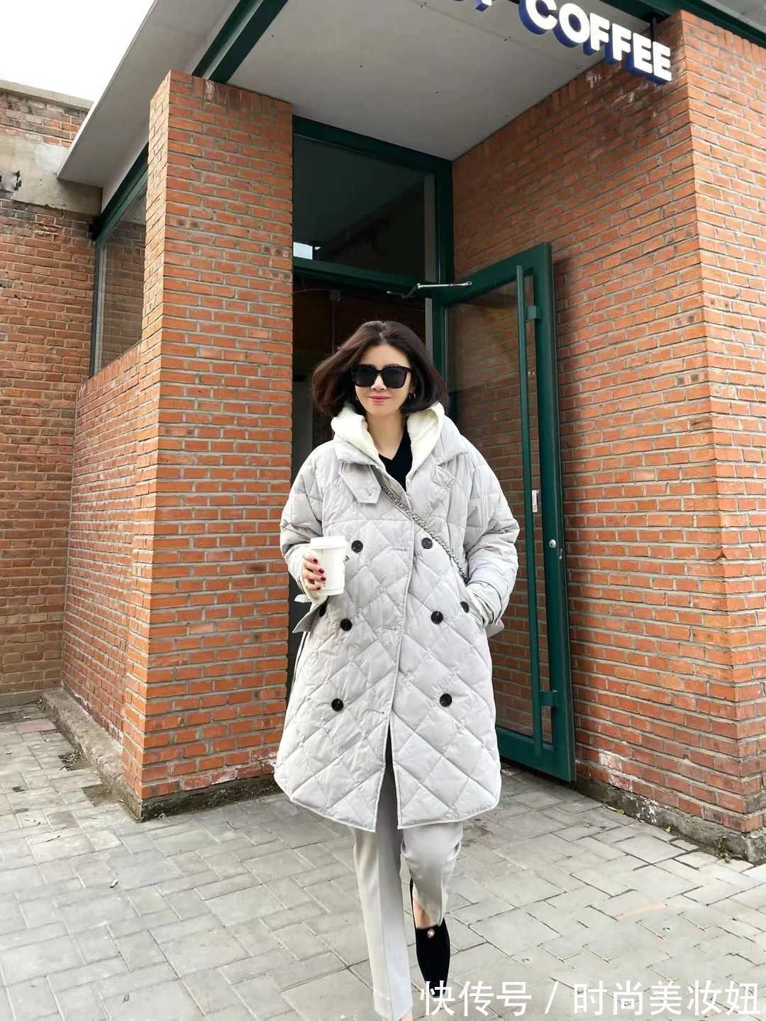 配饰|真正会打扮的中年女人,穿衣都在做“减法”,基础款穿出好气质