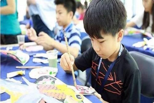 长大自信的孩子,大多出自于这几类家庭,跟父母经济状况关系不大