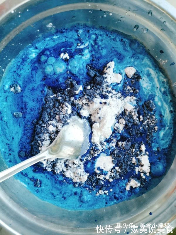 超级好看的星空雪媚娘做法自己在家就能做，软糯香甜，美味点心