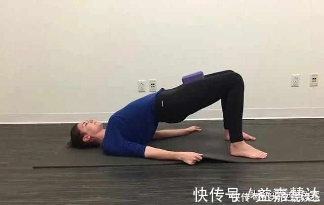 膝关节|最伤膝的5件事情,你却每天在做!8个简单保养膝盖的瑜伽动作