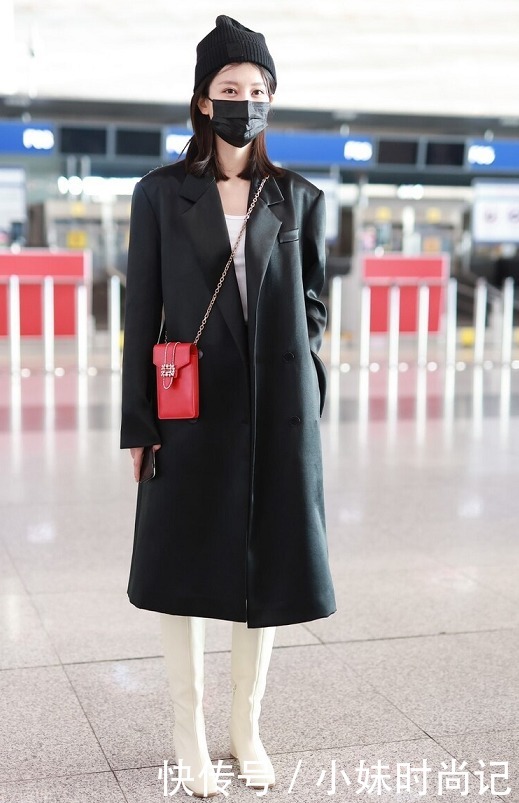 黑色|乔欣真会穿, 黑色大衣和白色的长筒靴凸显出时尚感, 凸显出时尚感
