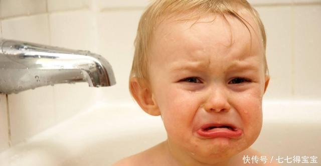 哭泣|经常哭的和忍着不哭的孩子，长大后有哪些区别？父母要心中有数