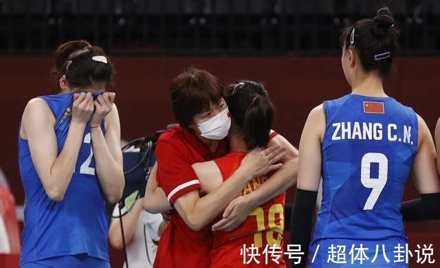 中国女排|郎平女排新职务曝光,国外生活动态却惹怒球迷,郎导真冤