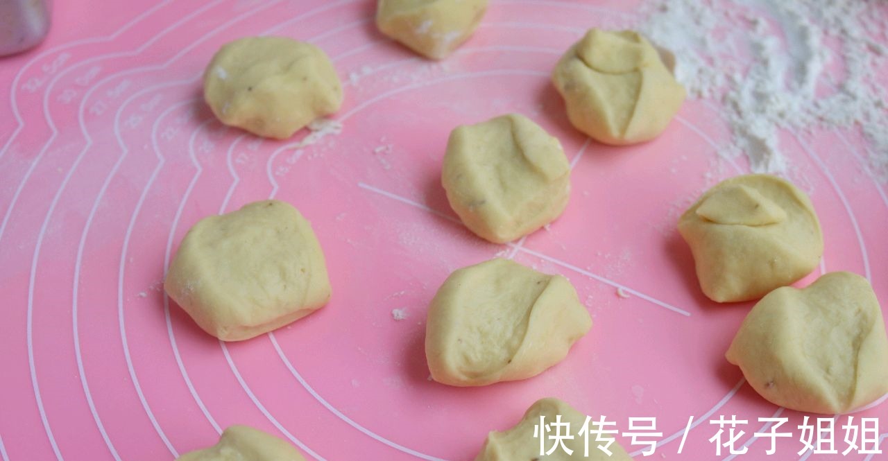 好吃又好看的香蕉杏仁小饼,轻奢美食,做法简单,教你在家做!