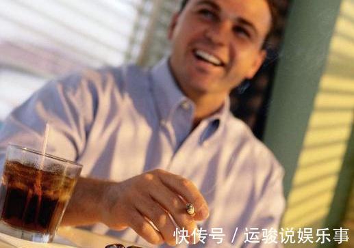 饮水|吸烟喝酒的人,常喝茶好还是喝白开水好?为健康,还是清楚的好