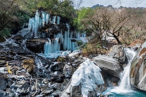 界河|卧龙关冰瀑，号称完爆虎牙，只因这里生活着大熊猫和雪豹吗