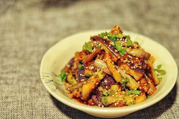 家里来客,3个凉菜,5个热菜,2个油炸,简单易学摆一桌!