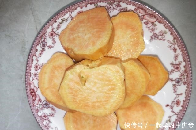 红薯这样做,女儿喊着要吃,做法简单,锅里蒸一蒸就出锅