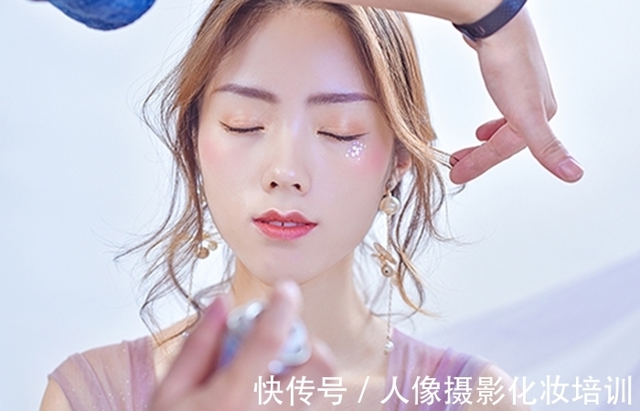 化妆师|女生为什么一定要学化妆?女孩子会化妆的好处于哪些?