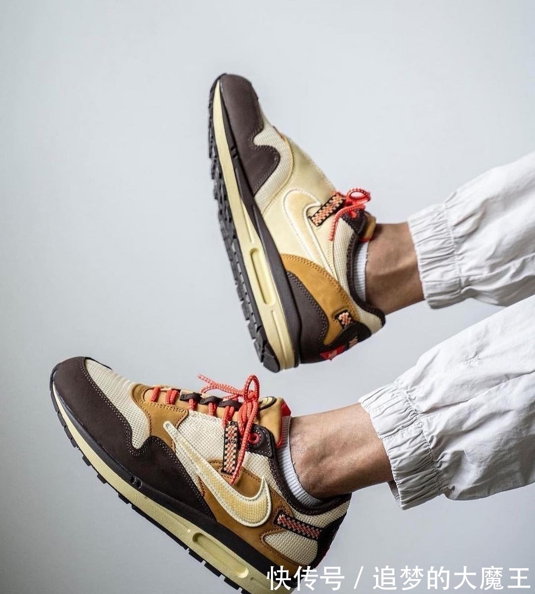 air 今年十双最贵球鞋!除了闪电倒钩还有两双破万!没想到这双能上榜