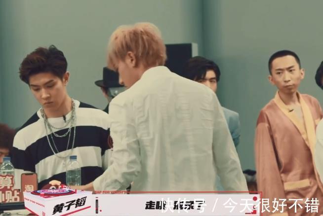 主持人|黄子韬评鹿晗：成熟很多，但评吴亦凡却沉默良久，只用三个字总结