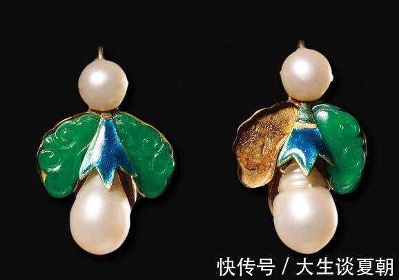 手镯 复古风再次刮起来,翡翠首饰造型富有立体感,代表国风首饰的特色