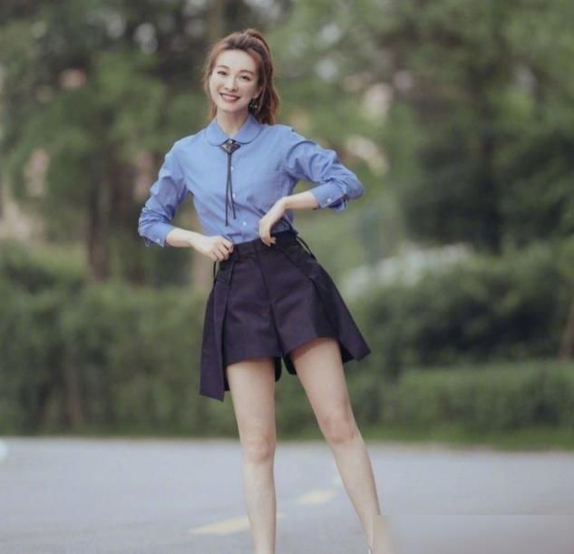 写真|吴昕曝出“校园风”写真,甜美可爱宛如少女,完全不像30岁姐姐