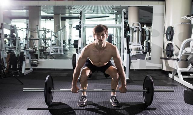 肌肉|坚持深蹲有哪些好处?减肥多做深蹲,让你瘦得更快更有型