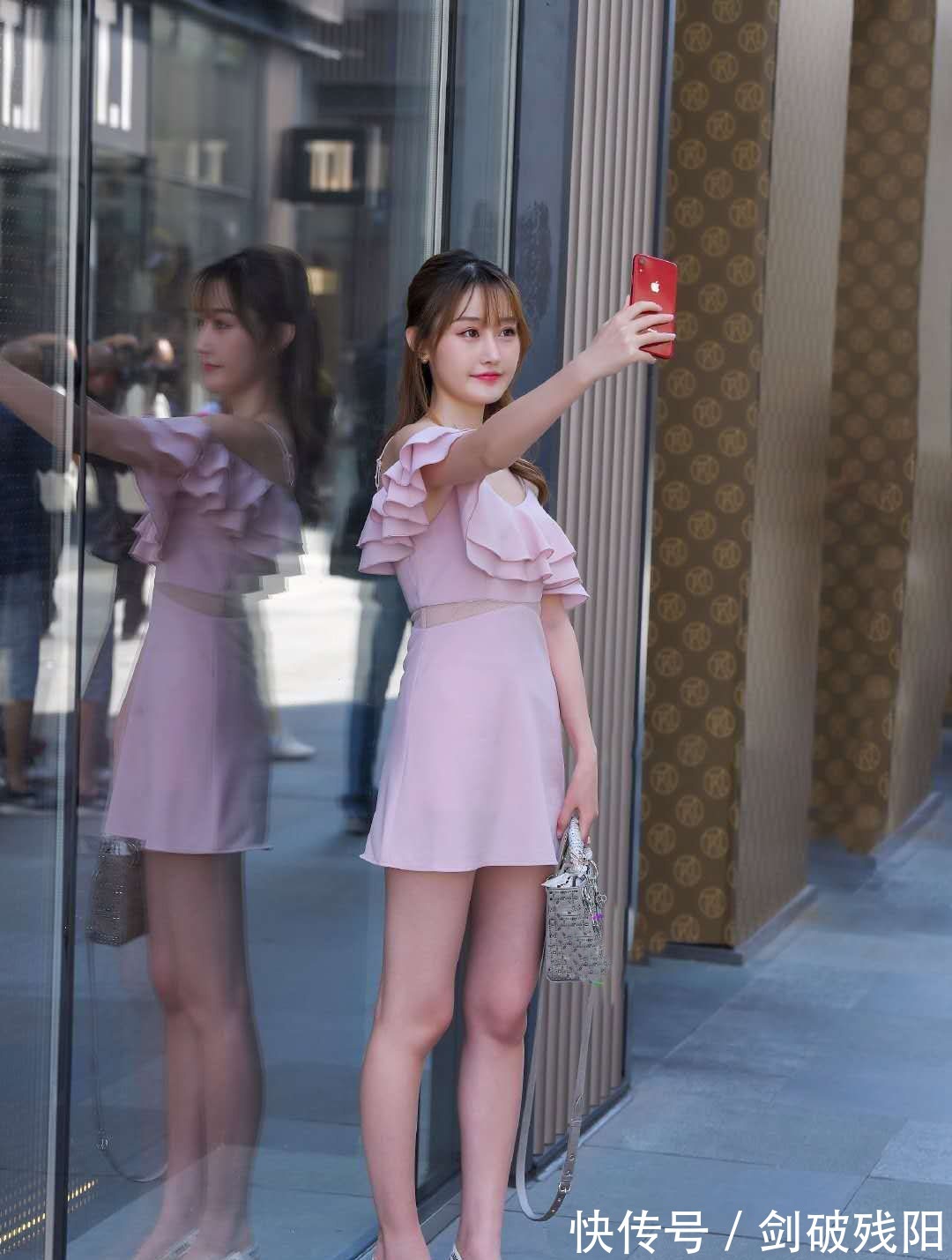 满分|夏日如何搭配才更显淑女气质这款粉色裙让你甜度满分,可爱极了