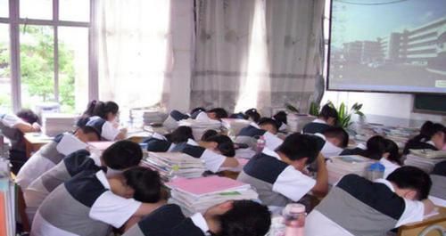 中小学生睡眠质量堪忧，起床困难睡不醒，上课难集中原因的找到了