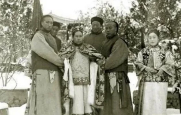 茄子|慈禧第一次看到电灯泡，脱口而出一句话，没想到被人耻笑至今