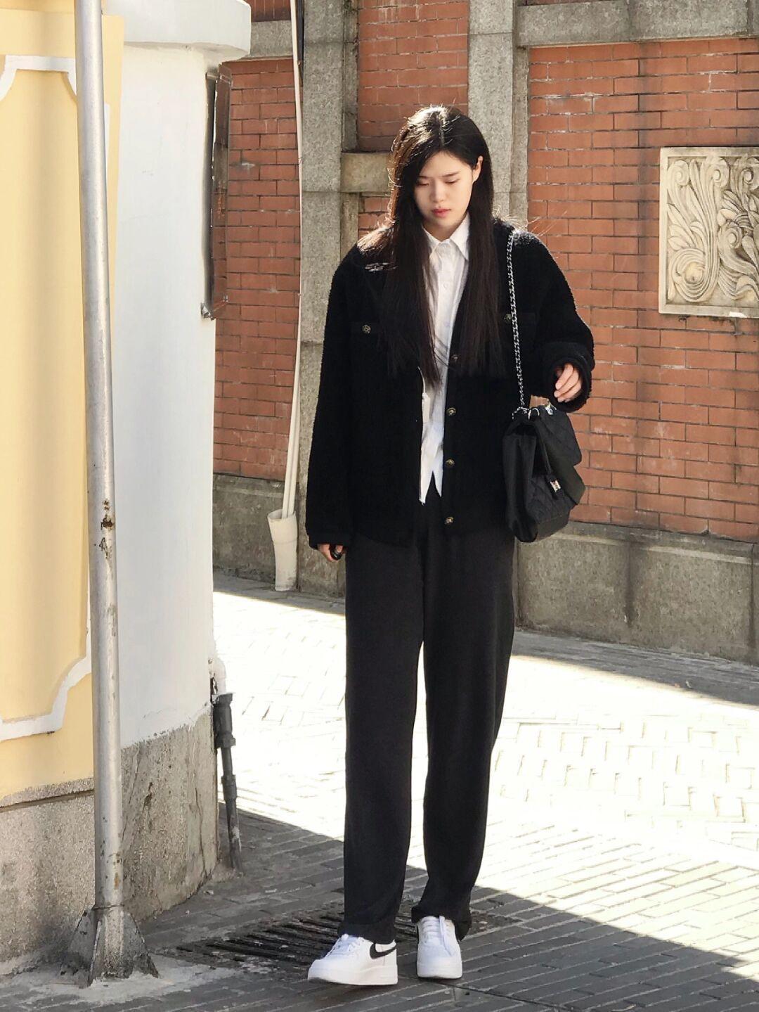 毛衣|圣诞节穿什么?我都为你搭配好了,红色毛衣+格子半身裙,浓浓的氛围感!