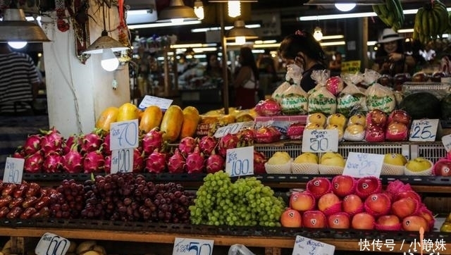 菜市场里居然这么卖菜，要不都说泰国人不做饭呢，我住这里也不做