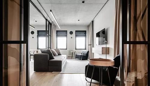 齐家依依|75㎡一居室,收纳从入户做起,卧室挤衣帽间,偷空间毫不输日本人