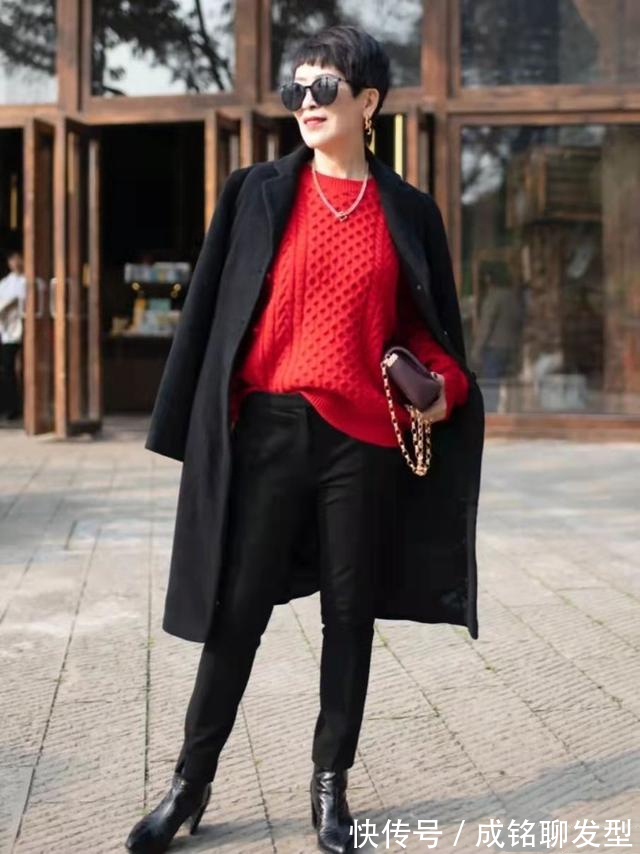 黑色 这位奶奶好会穿,时尚减龄又有品位,看不出已经年过六十的人