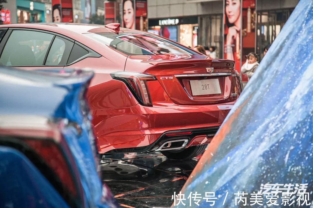 凯迪拉克#感受CT5的多样魅力,本周末春熙路上演现实版“冰与火之歌”