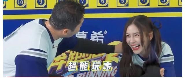 b同样是常驻女嘉宾,宋雨琦落水,baby找男生顶替,李晨看不下去了