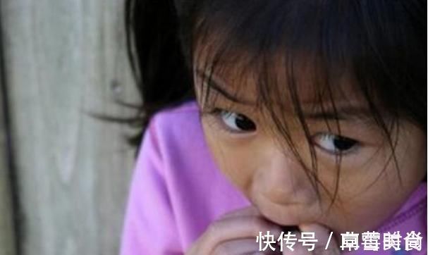 手指甲|孩子爱啃手指甲是病时间长了得抑郁症家长别再犯傻不注意