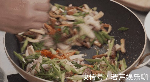 詹姆士|这菜太省心了!随手一炒超级下饭,盘它