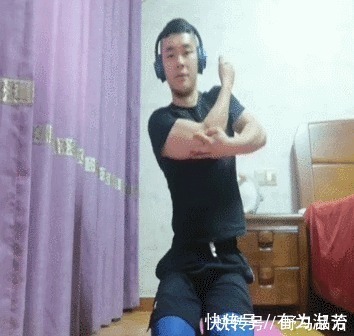 锻炼|三角肌拉伸的3个动作,帮你放松肩部肌肉,让锻炼效果更突出