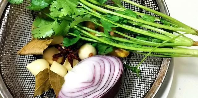 白酒|辣椒酱的家庭版做法,又香又辣,炒菜,拌饭超过瘾,关键还易保存