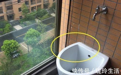 卫生间|现在阳台要不要装拖把池后悔当初不听劝,新房入住才知被坑惨