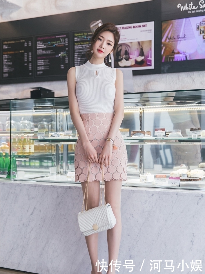 一条粉色包臀裙,兼具时尚与性感,真让人眼前一亮!