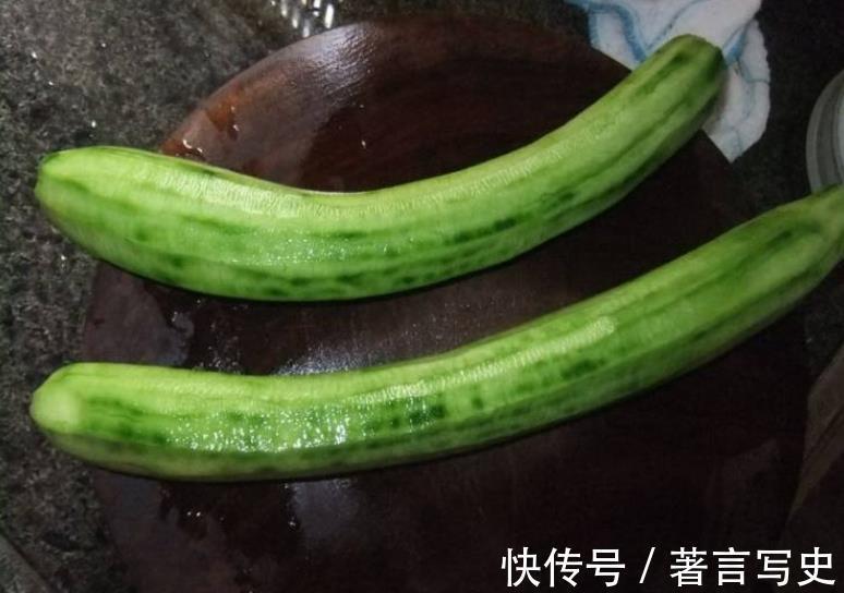 炒丝瓜|炒丝瓜总是发黑?牢记2步,颜色绿油油,鲜嫩脆爽,好看又好吃