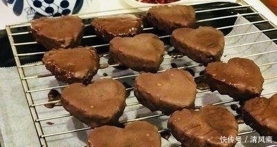 巧克力饼干别再买着吃了,不用水不用油,而且不用烤,在家就能做