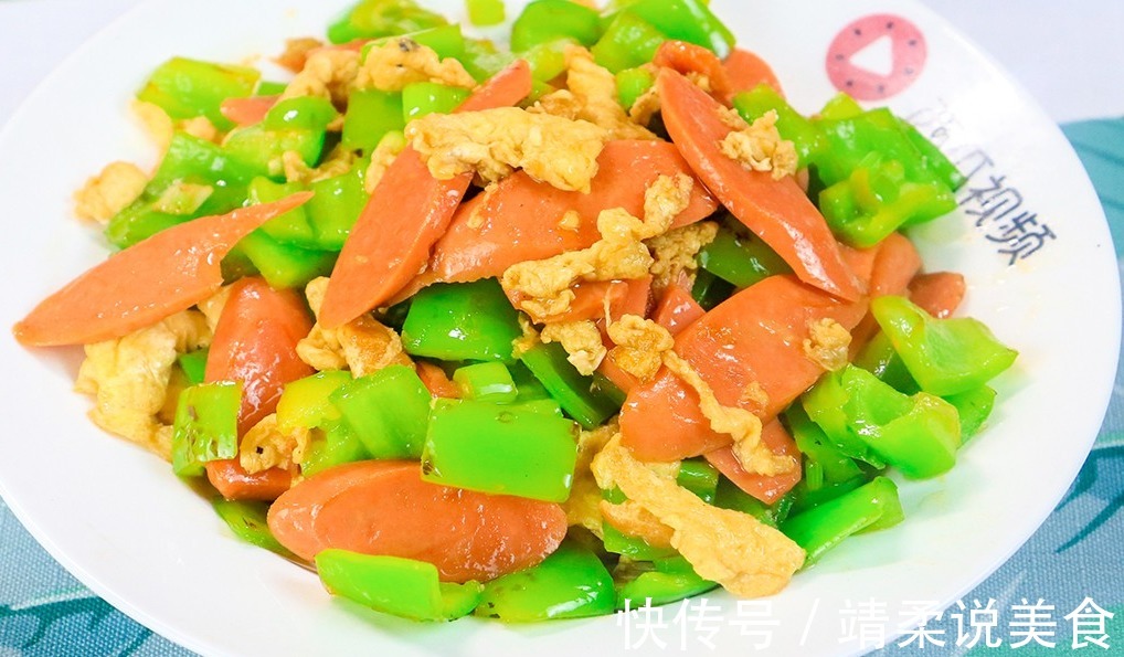 厨师长用青椒鸡蛋炒出新花样,咸香可口,色泽诱人,无技巧零难度