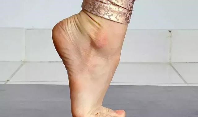 脚掌|“人老脚先衰”!10 个动作帮你灵活双脚,强健根基