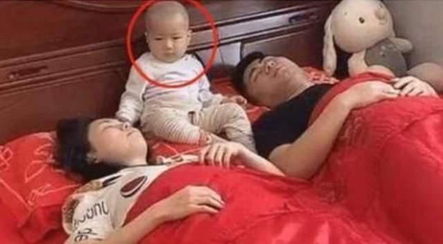 真爱|一家四口的“睡姿”火了,网友看到后纷纷调侃:父母果然是真爱