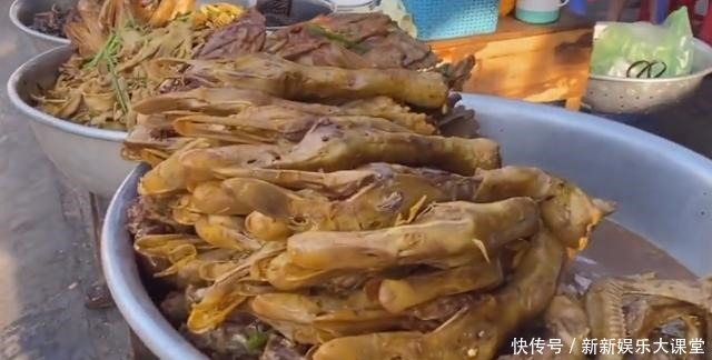 网红小哥甩卖“它”,5元一条,一条半米长,顾客连吃10个不够