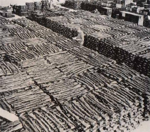 奖励|放羊娃意外发现日军“宝藏”,足足运了13辆卡车,得到100元奖励