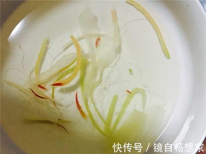 这花真稀罕，刚开花就被掐光了，花钱未必买得到！