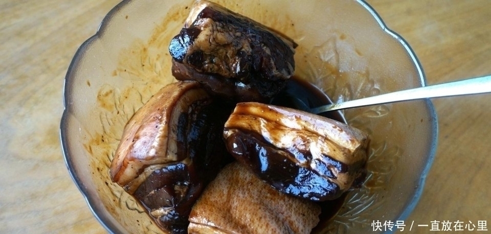 肉块|五花肉别再烧炒炖啦,一滴油都不放,吃一锅也不长肉,真解馋!