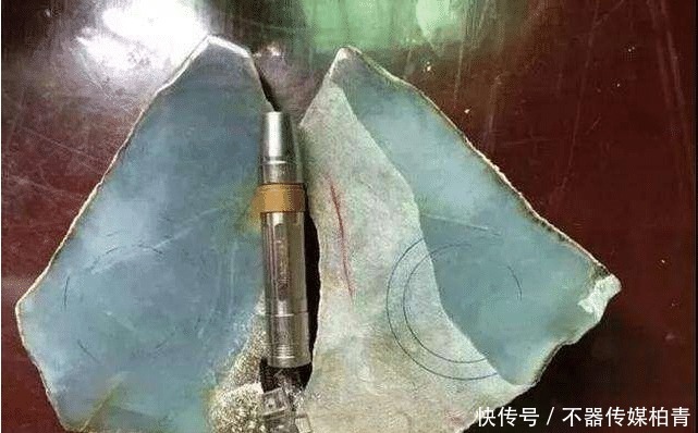 翡翠石筋|翡翠身上为什么会出现石筋?有石筋的翡翠就不值钱了吗?