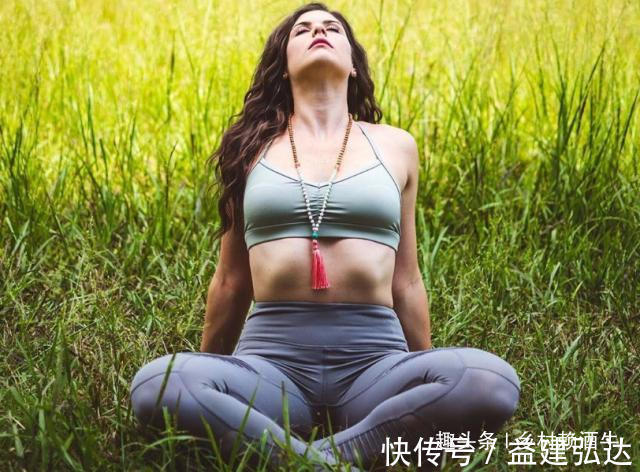 瑜伽|后弯体式很重要,多练这3个瑜伽体式,柔韧脊柱、灵活肩关节